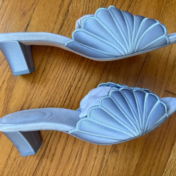 Reformation Waldena Mule Mist Satin Scallop Shell Size 9 LIKE NEW - Picture 3 of 10